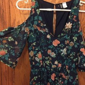 Blue floral shoulder cut-out dress 💙